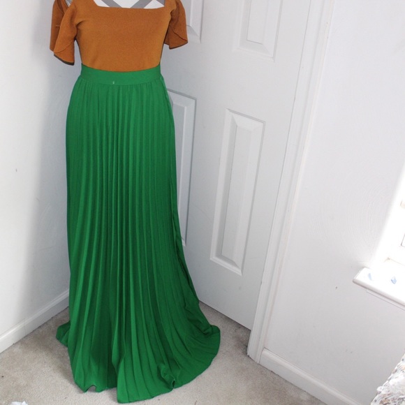 Dresses & Skirts - Green Maxi Skirt